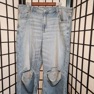 NWT American Eagle Outfitters Light Blue Relaxed Womens Jeans